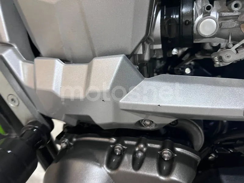 Kawasaki Z750 - Vista 21