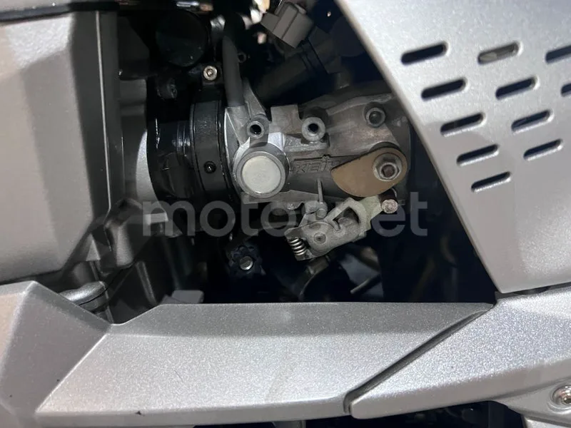Kawasaki Z750 - Vista 22