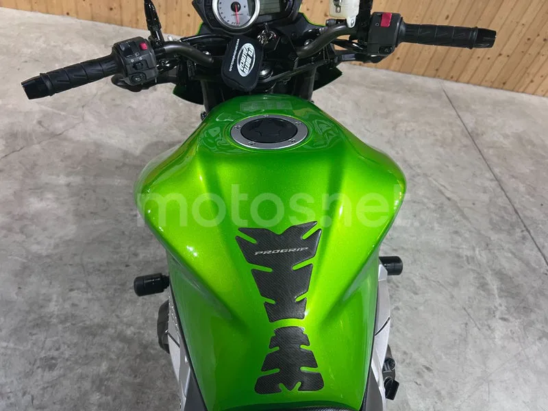 Kawasaki Z750 - Vista 30