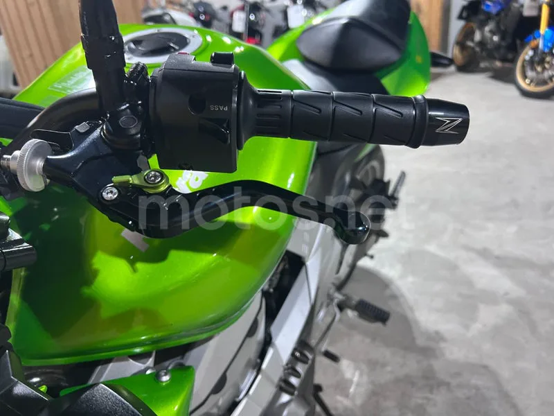 Kawasaki Z750 - Vista 34