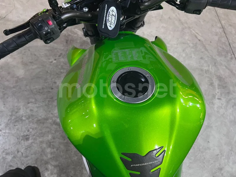 Kawasaki Z750 - Vista 37