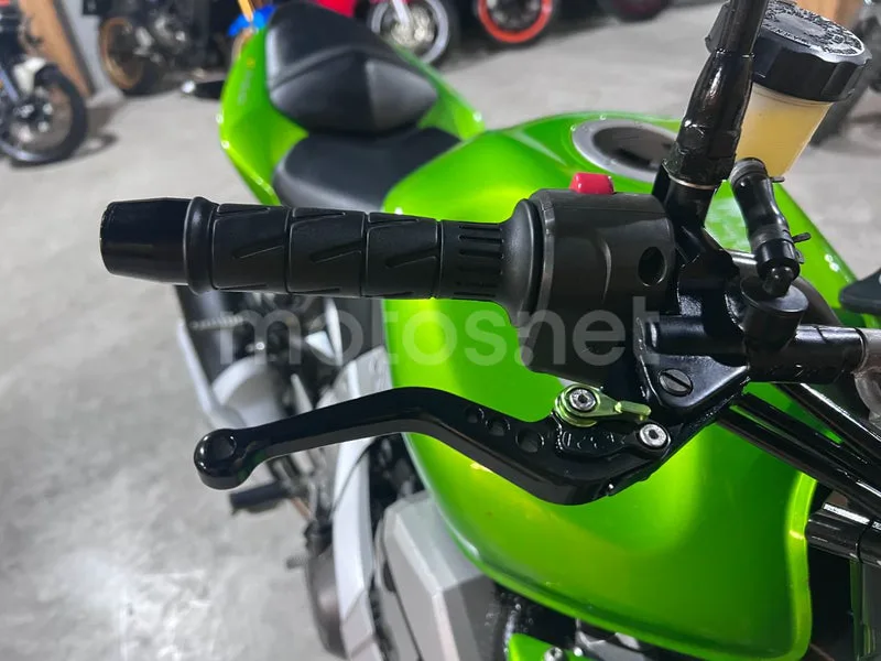 Kawasaki Z750 - Vista 40