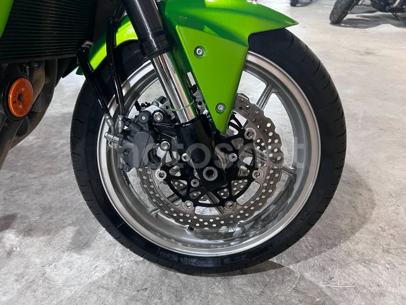 Kawasaki Z750 - Vista 45