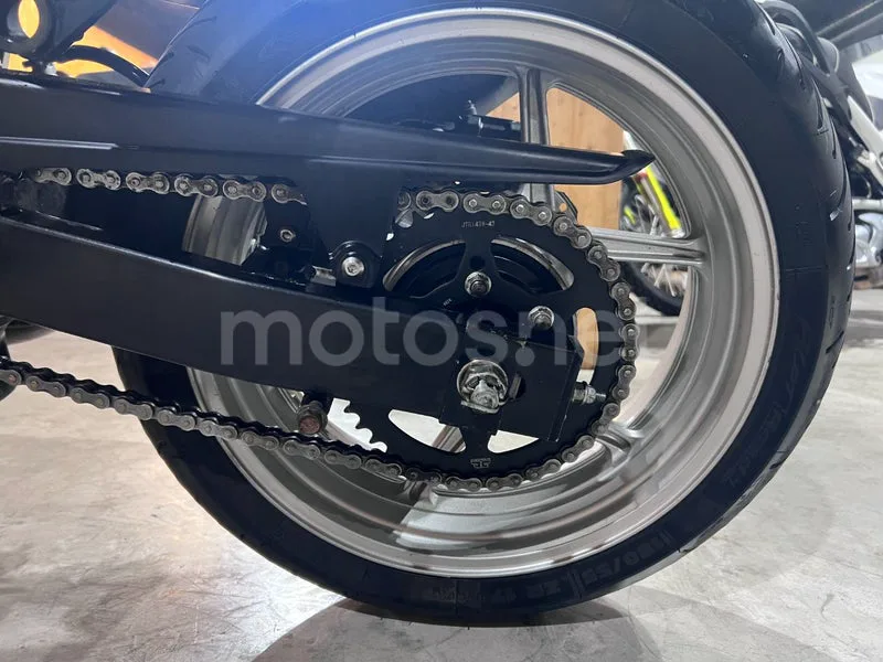 Kawasaki Z750 - Vista 10