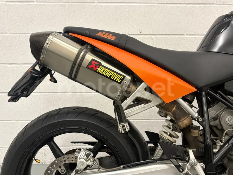 KTM 990 Super Duke - Vista 16