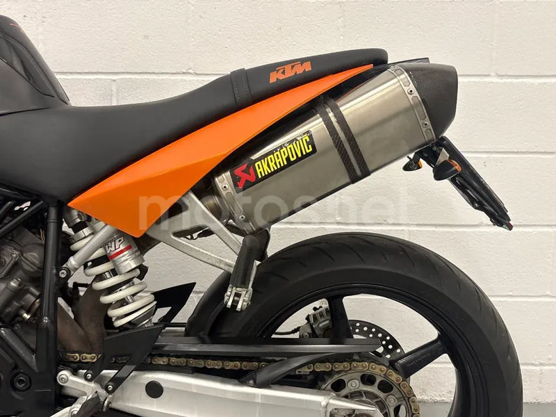 KTM 990 Super Duke - Vista 17