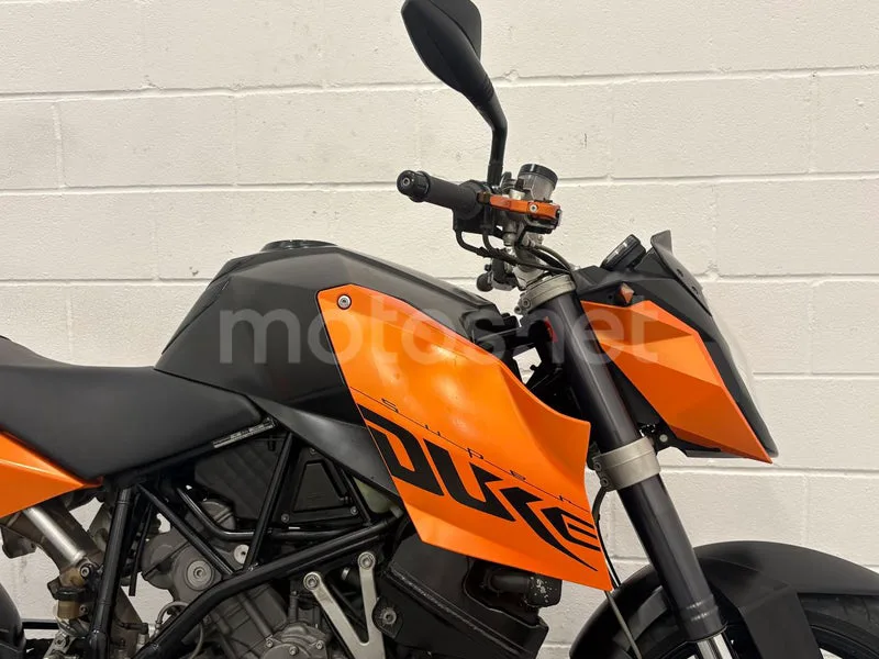 KTM 990 Super Duke - Vista 18