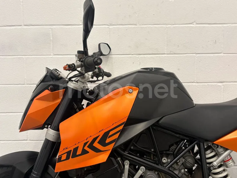 KTM 990 Super Duke - Vista 19