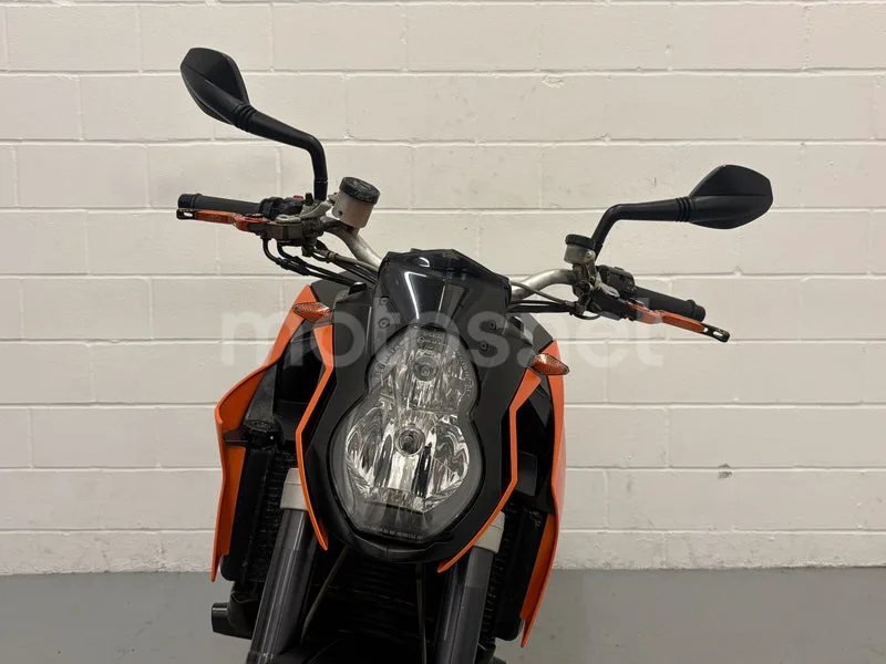 KTM 990 Super Duke - Vista 21