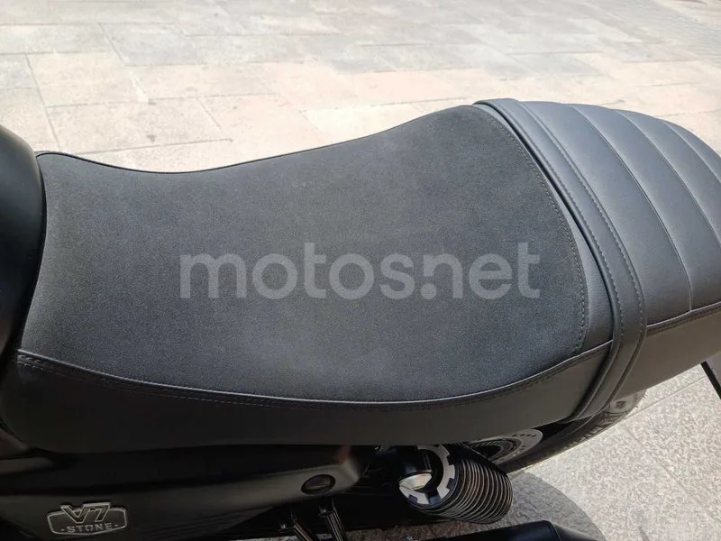Moto Guzzi V7 - Vista 13