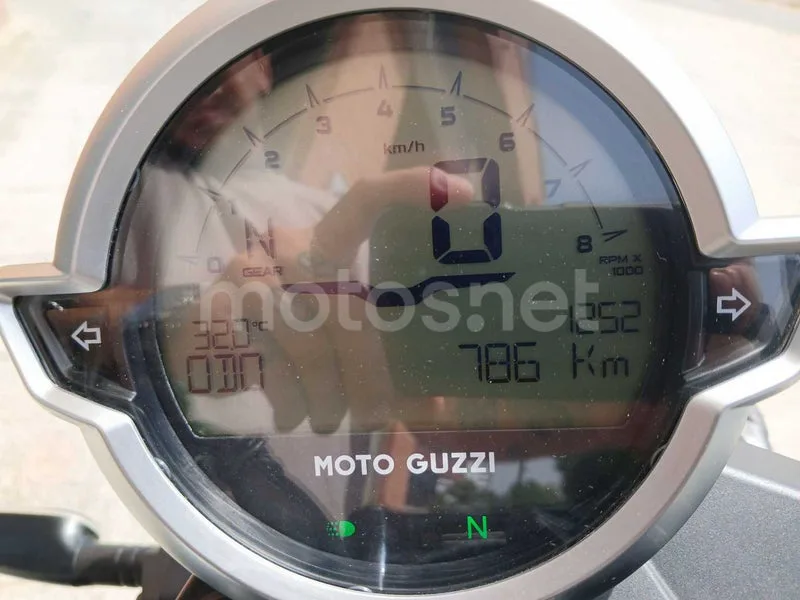 Moto Guzzi V7 - Vista 7
