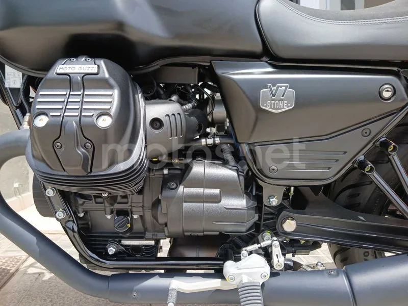 Moto Guzzi V7 - Vista 13