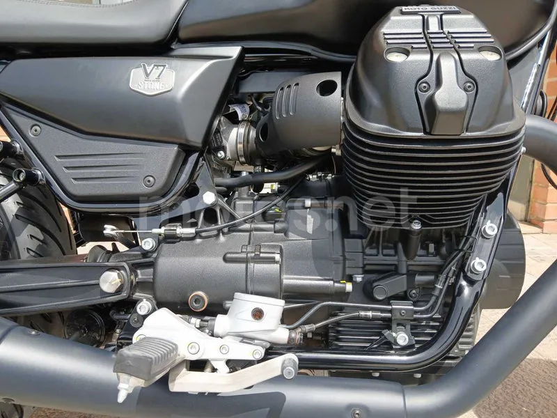 Moto Guzzi V7 - Vista 3