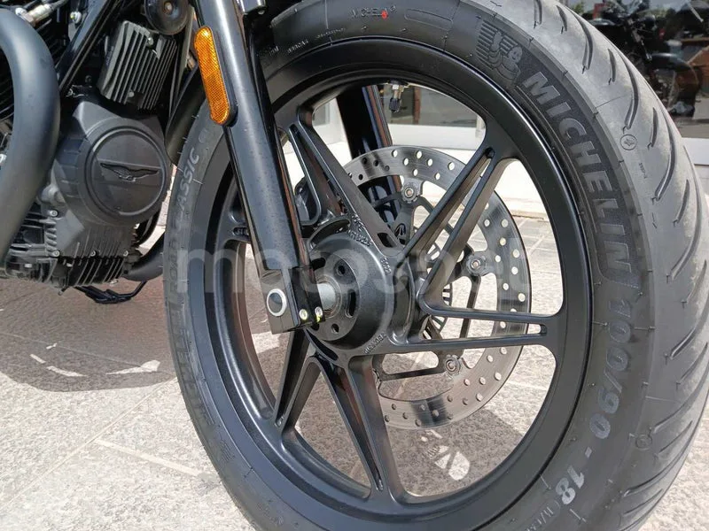 Moto Guzzi V7 - Vista 6