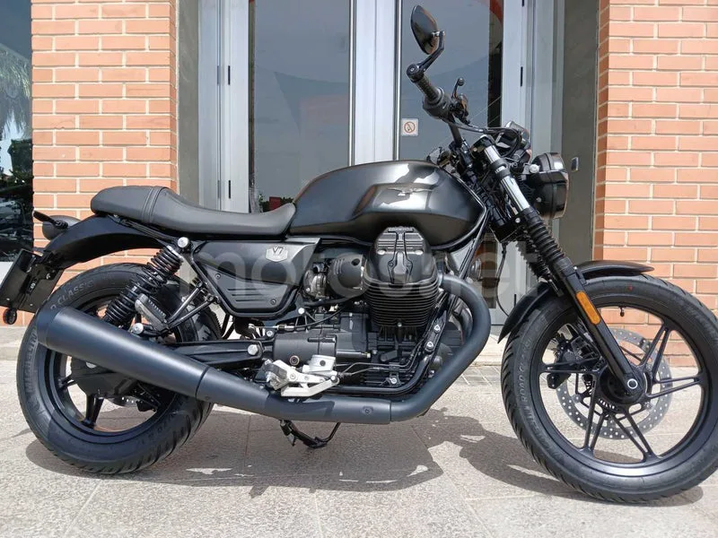 Moto Guzzi V7 8490 € 2025 Valencia - 2