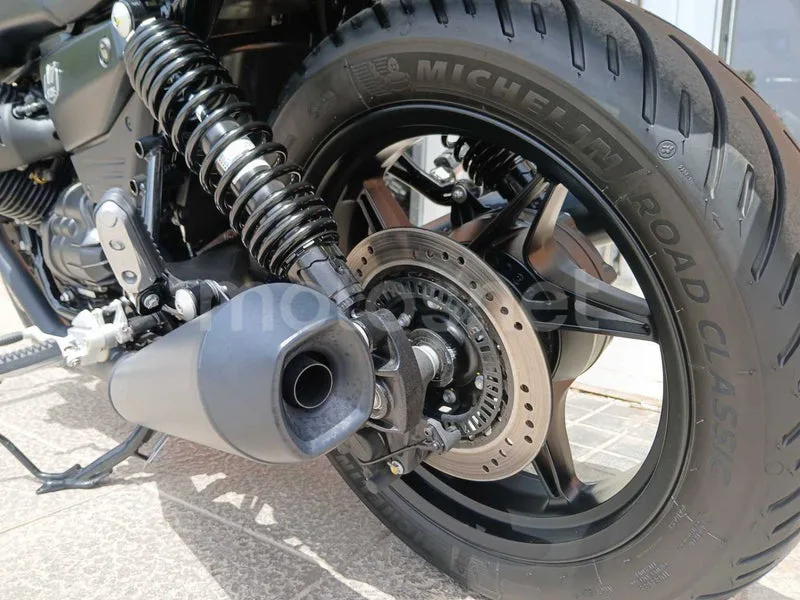 Moto Guzzi V7 - Vista 16