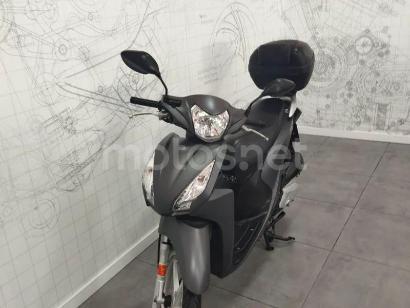 Honda Vision - Vista 5