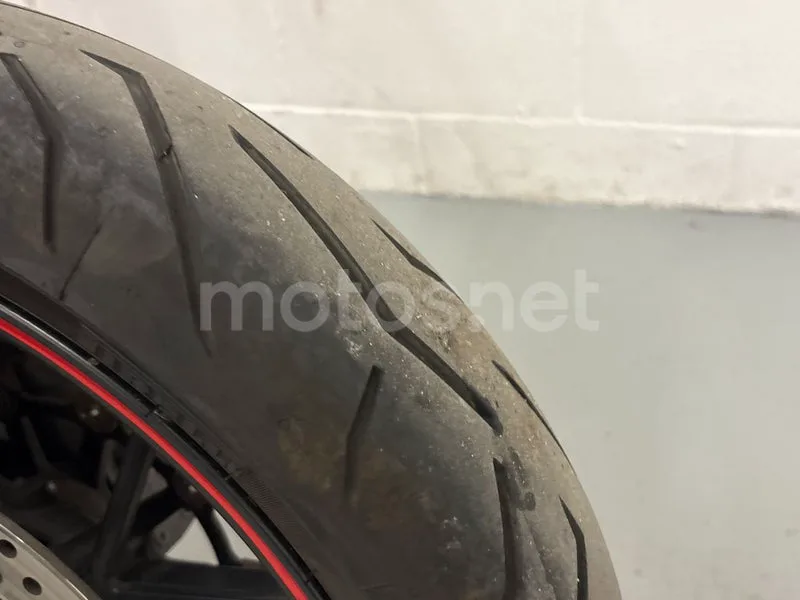 Ducati Hypermotard 1100 S - Vista 17