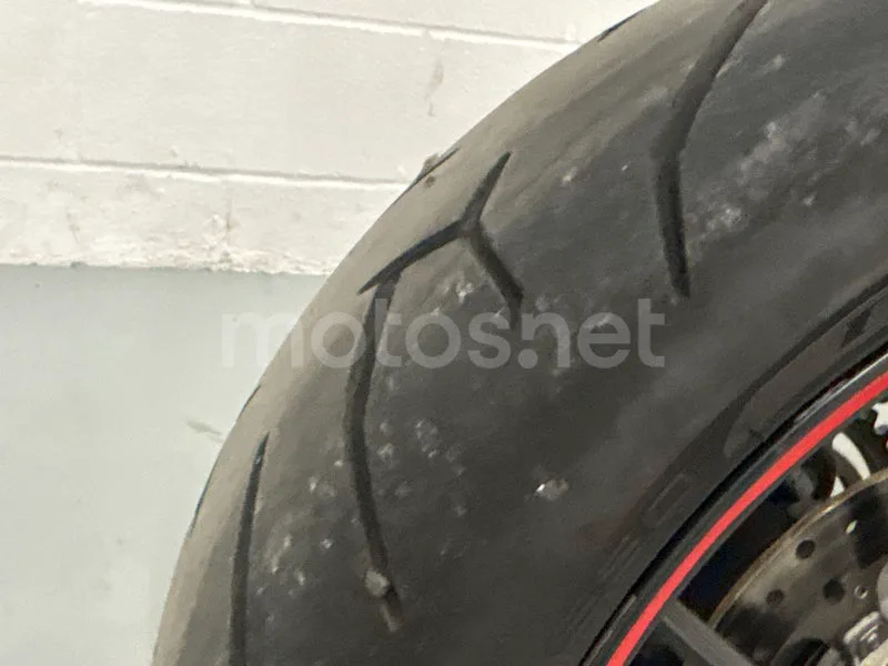 Ducati Hypermotard 1100 S - Vista 18