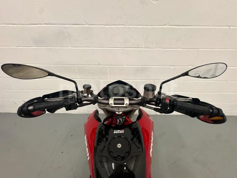 Ducati Hypermotard 1100 S - Vista 20