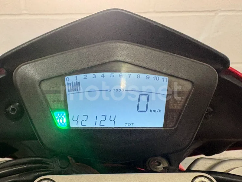 Ducati Hypermotard 1100 S - Vista 23