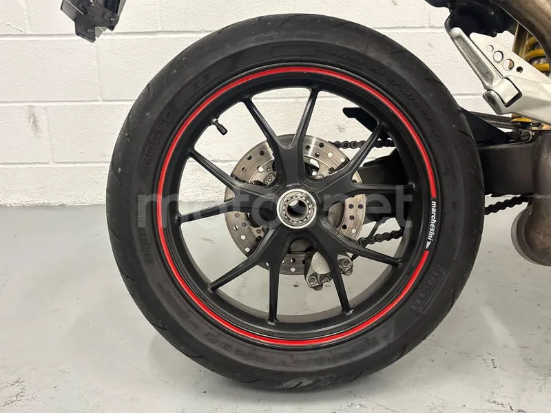 Ducati Hypermotard 1100 S - Vista 9