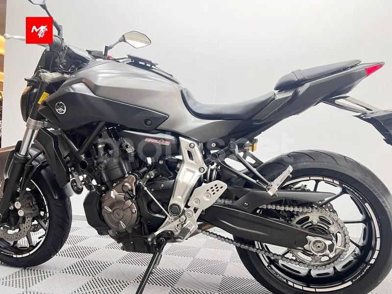 Yamaha MT-07 - Vista 7