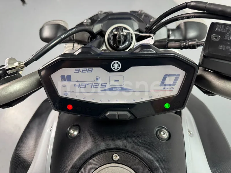 Yamaha MT-07 - Vista 13