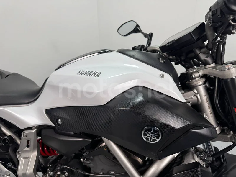 Yamaha MT-07 - Vista 14