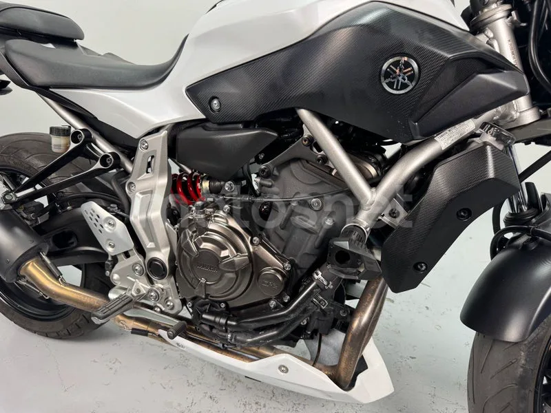 Yamaha MT-07 - Vista 15