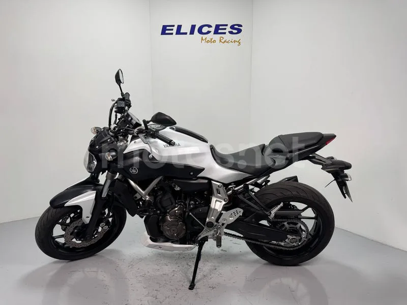 Yamaha MT-07 - Vista 3