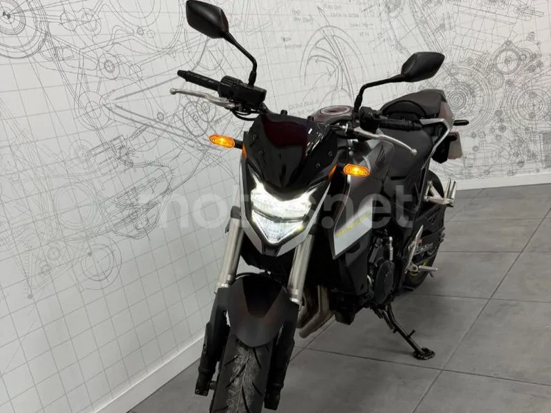 Honda CB750 Hornet - Vista 5