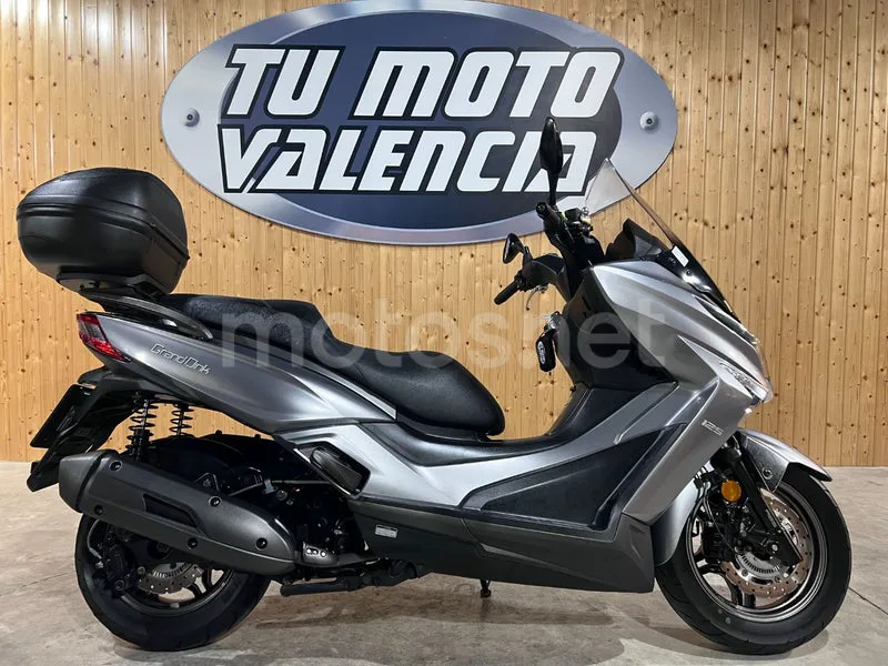 Kymco Grand Dink 125 2200 € 2017 Valencia - 1