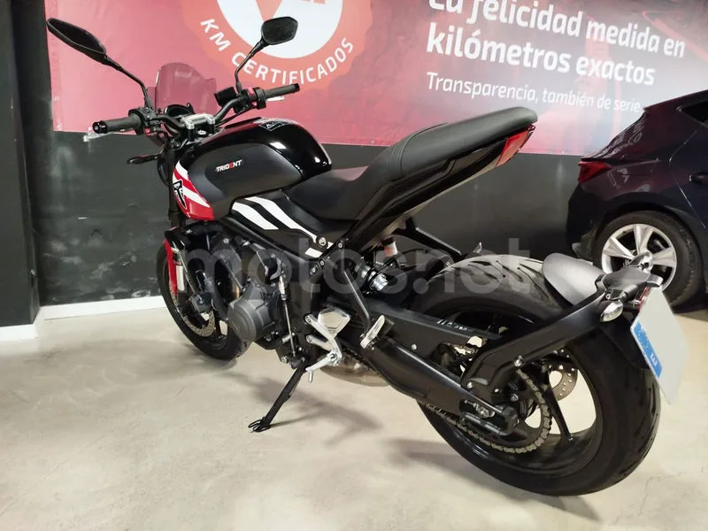 Triumph Trident 660 - Vista 7