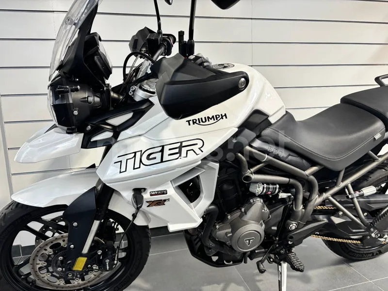 Triumph Tiger 800 XR - Vista 7