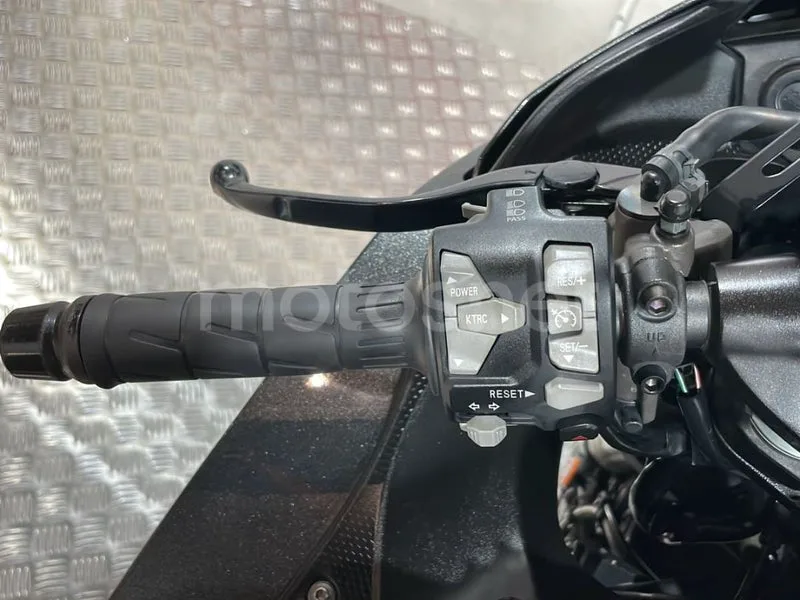Kawasaki Ninja H2 - Vista 12