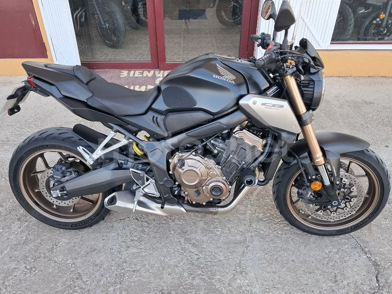 Yamaha MT-07 - Vista 15