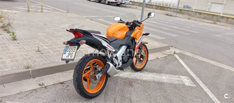Honda CBR125R - Vista 3