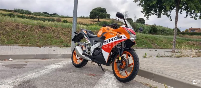 Honda CBR125R - Vista 4