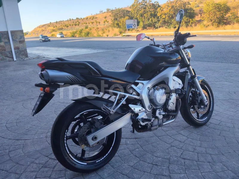 Yamaha FZ6 S2 - Vista 15