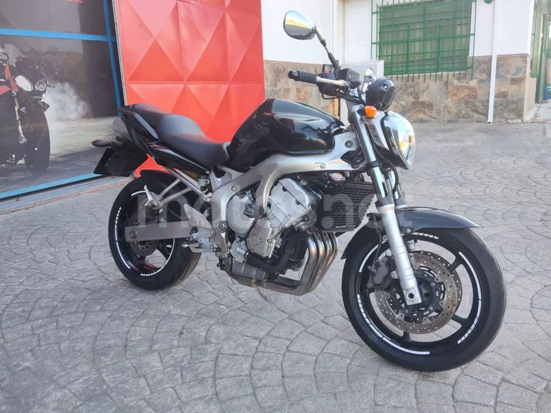 Yamaha FZ6 S2 - Vista 16