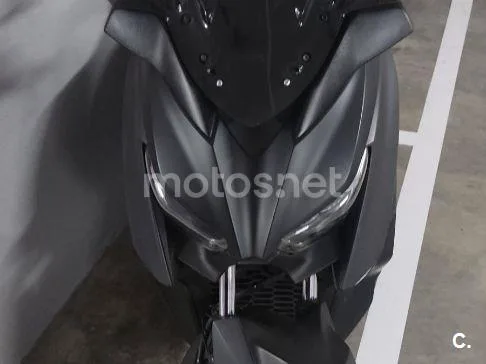 Yamaha XMAX 300 - Vista 4
