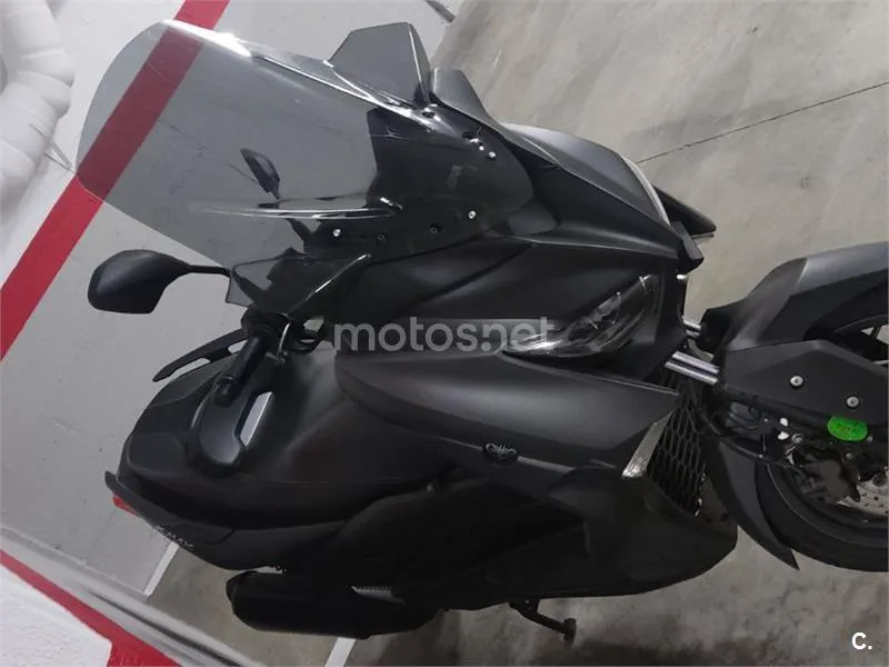 Yamaha XMAX 300 - Vista 5