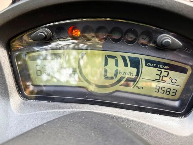 Yamaha Tricity 125 - Vista 8