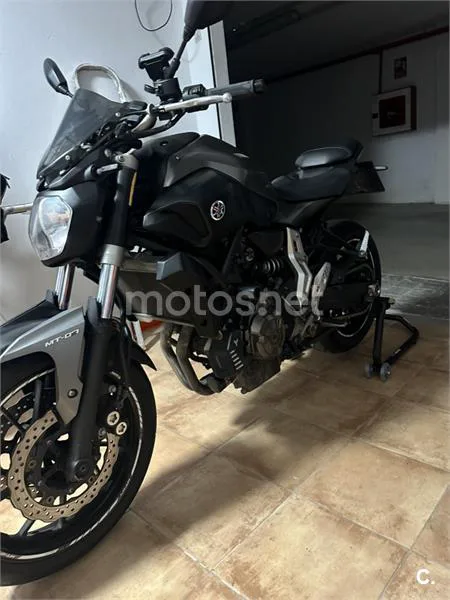 Yamaha MT-07 - Vista 6