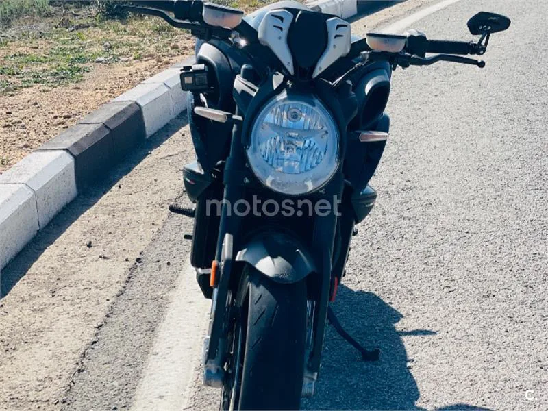 MV Agusta Dragster 800 - Vista 4