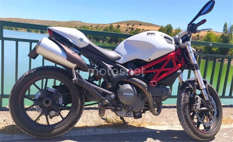 Ducati Monster 796 - Vista 3