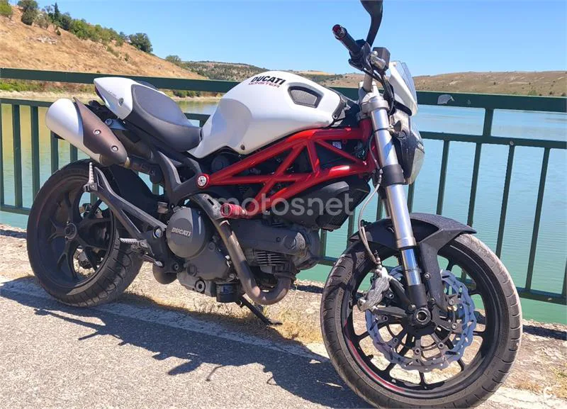 Ducati Monster 796 - Vista 4