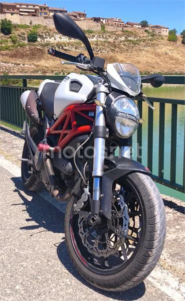 Ducati Monster 796 - Vista 5