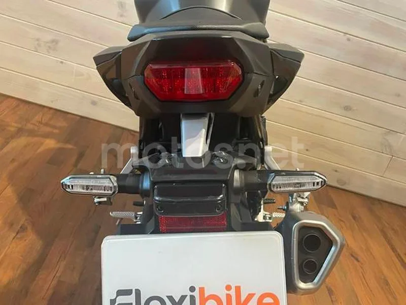 Honda CB750 Hornet - Vista 6